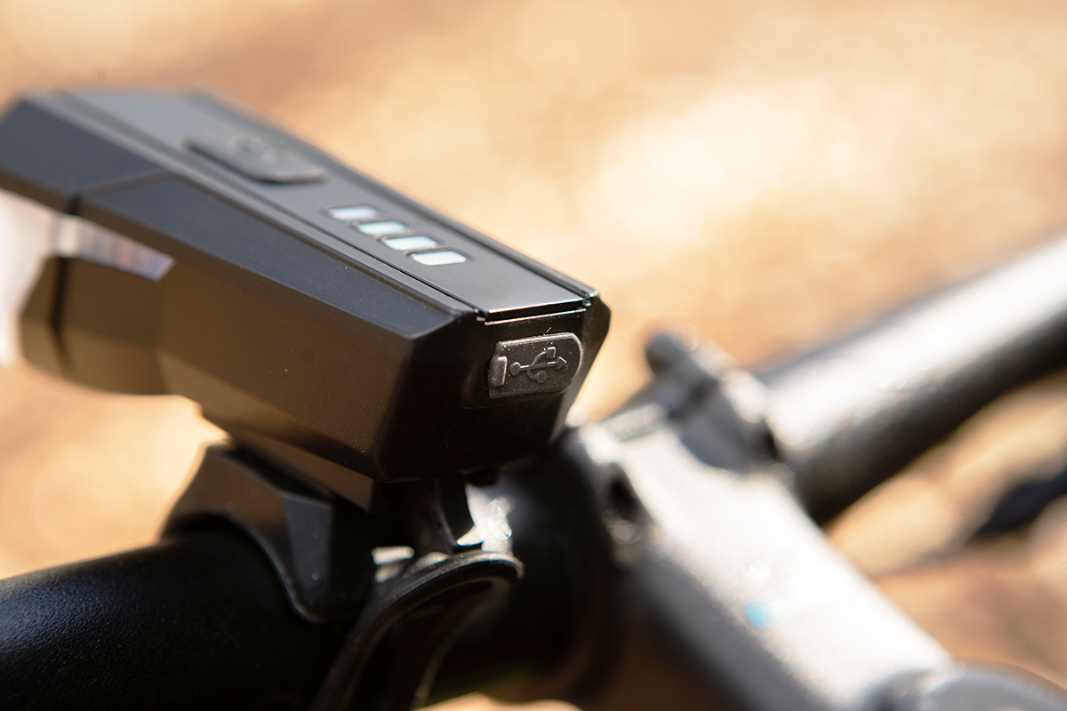 429745.F LYNX Koplamp USB High Power Max 70 Lux